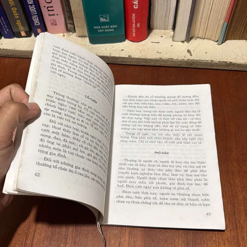 II Văn Hoá Việt: Tục Cưới Hỏi Ở Việt Nam - Bùi Xuân Mỹ, Phạm Minh Thảo - 2004 780158