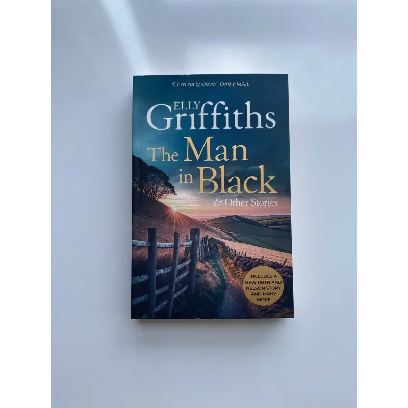 The Man in Black and Other Stories - Elly Griffiths 1007175
