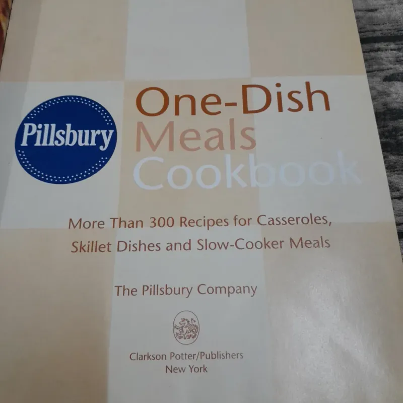Phillsbury- One Dish Meals Cookbook- 300 Recipes for Casseroles, Skillet, Slow Cook meals 785346