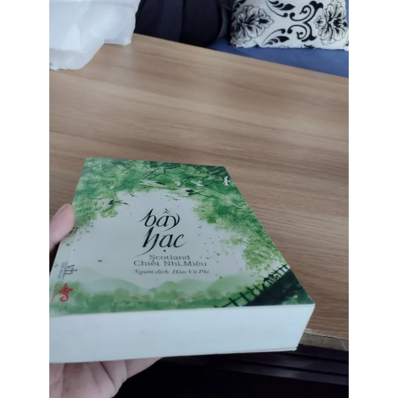 cuốn tiểu thuyết "Bầy Hạc" của tác giả Scotland Chiết Nhĩ Miêu.  997165