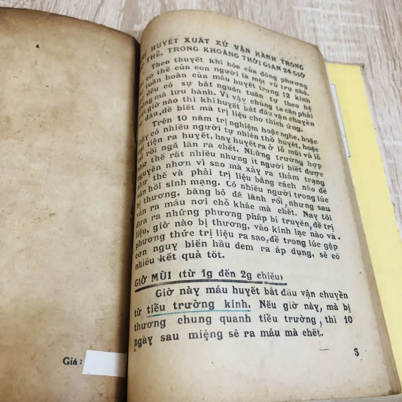 2 sách  xưa – đóng chung bìa cứng 925816