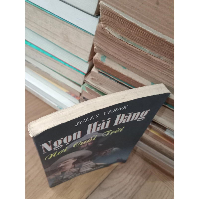 Ngọn hải đăng nơi cuối trời - Jules Verne 148549
