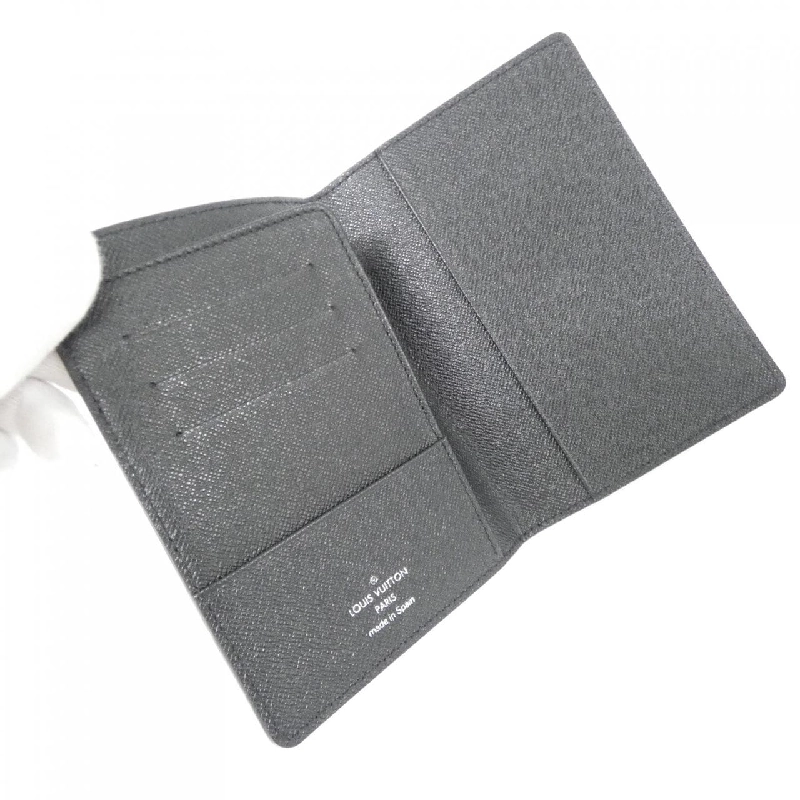 Louis Vuitton Taiga Couverture Passport M32646 Bìa hộ chiếu - Hàng hiệu Authentic 808156