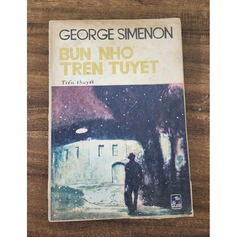 Tiểu thuyết của nhà văn Georges Simenon:
BÙN NHƠ TRÊN TUYẾT
 715389