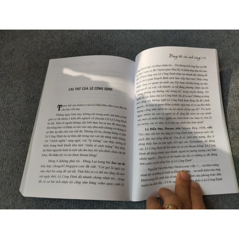 BÓNG TỐI CỦA ÁNH SÁNG - ĐÔNG LA NGUYỄN HUY HÙNG 727192