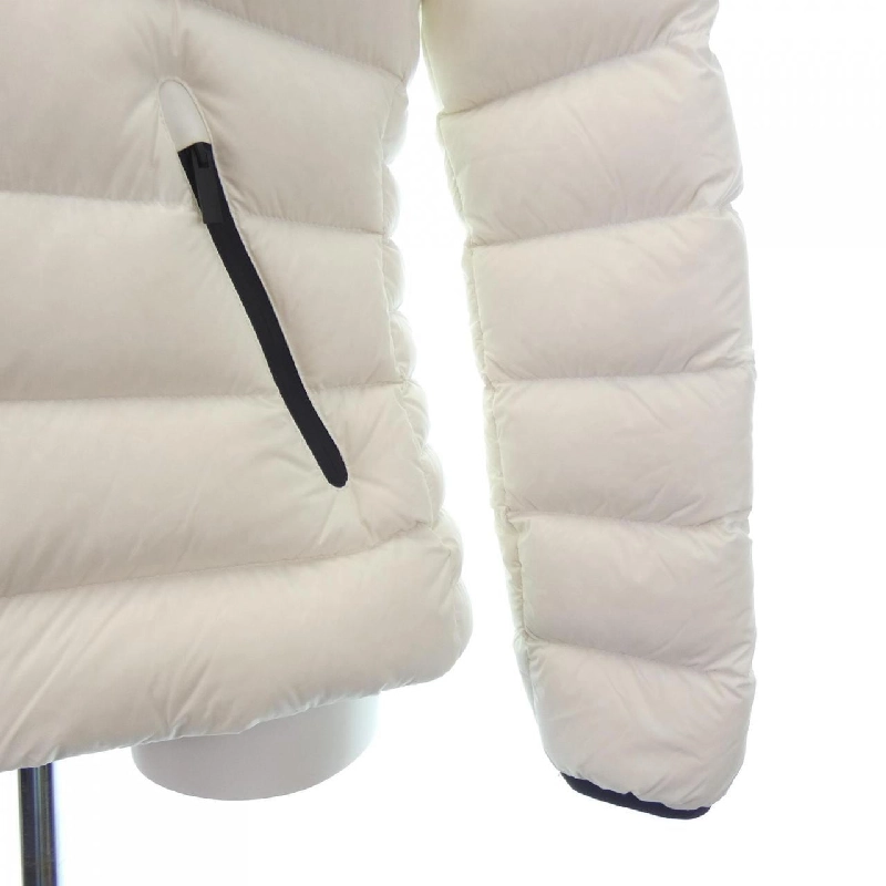 Áo khoác lông vũ MONCLER 638903