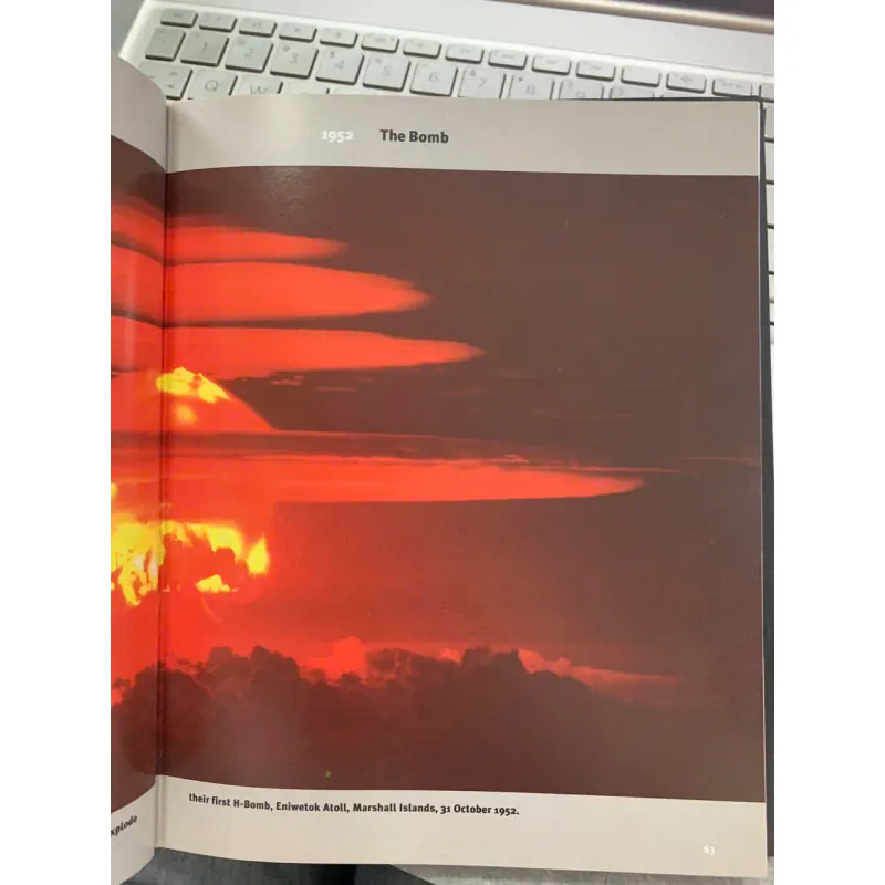 THE FIFTIES IN PICTURES (THẬP NIÊN NĂM MƯƠI QUA HÌNH ẢNH) - JAMES LESCOTT 752256