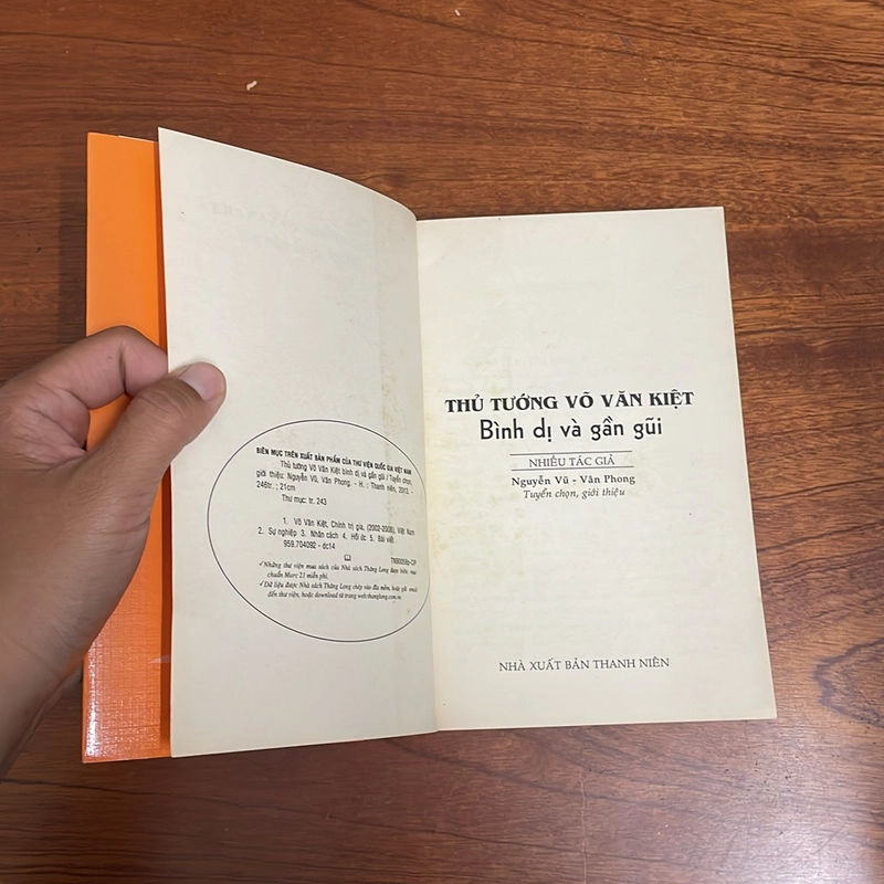 II Sách Lịch Sử: Thủ Tướng Võ Văn Kiệt _ Bình Dị & Gần Gũi - 2013 496702