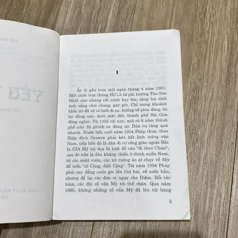 YÊU TINH, TIỂU THUYẾT PHẢN GIÁN, XB 2002 1021163