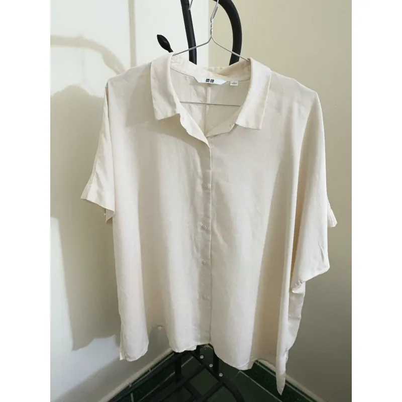 Áo sơmi hiệu Uniqlo màu kem  791326