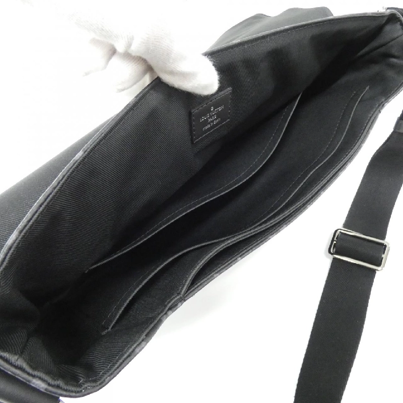 Túi đeo vai Louis Vuitton Monogram Eclipse District MM M44001 613030