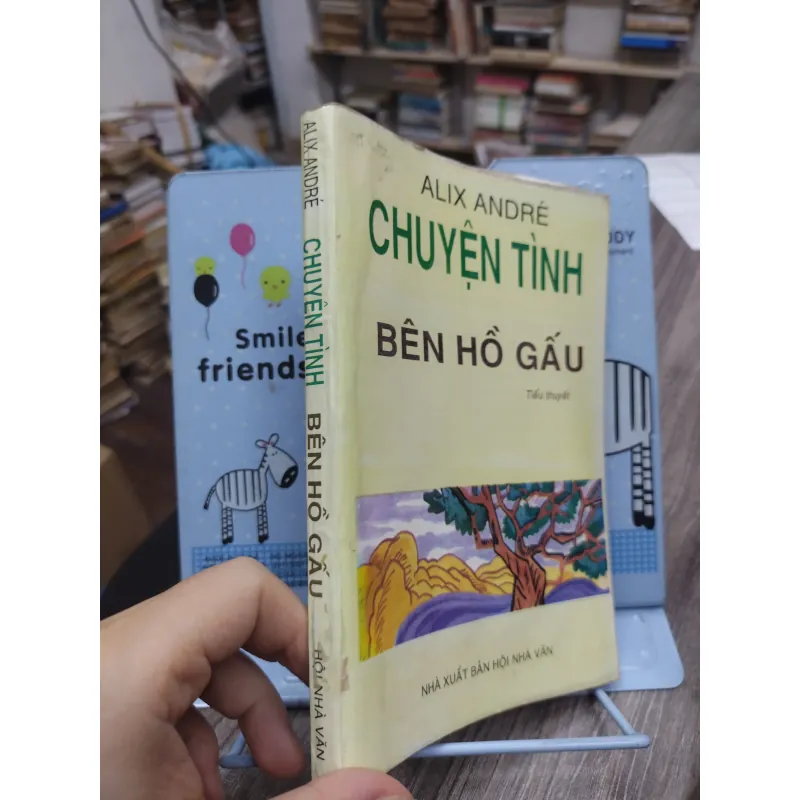 Sách: Chuyện tình bên hồ gấu - Alix Andre (A2) 717091