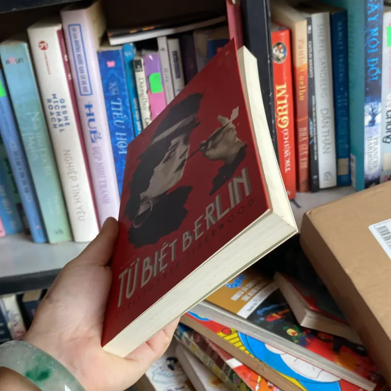 Từ Biệt Berlin" của tác giả Christopher Isherwood 996469