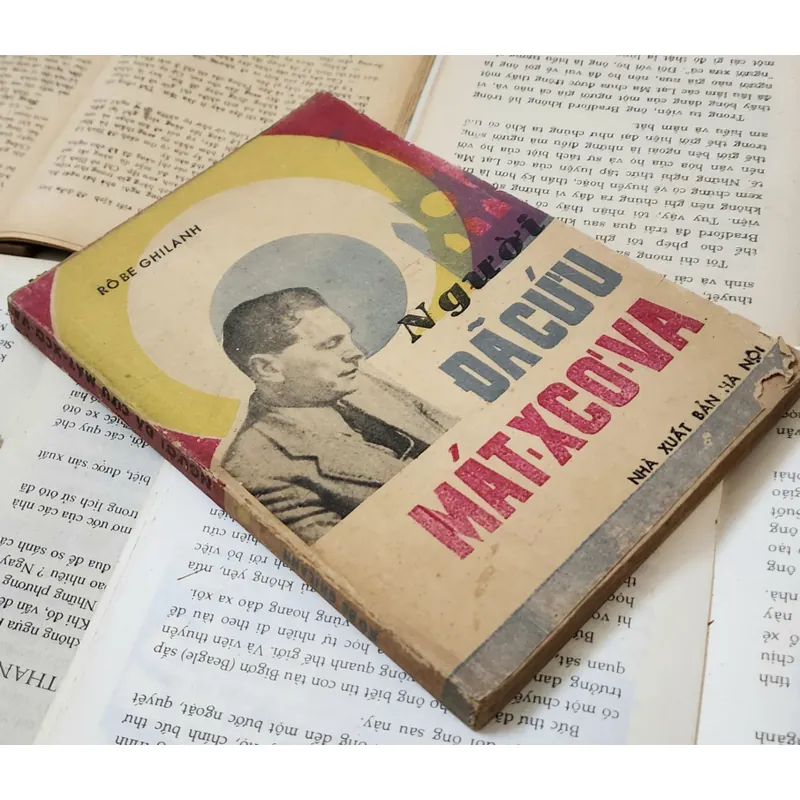 Truyện tình báo: NGƯỜI ĐÃ CỨU MOSKVA (Robert Guillain) 717669