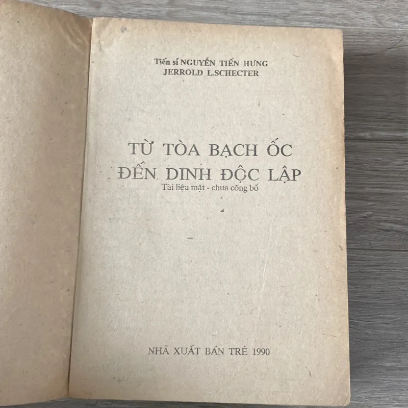 TỪ TÒA BẠCH ỐC ĐẾN DINH ĐỘC LẬP (XB 1990) 937323
