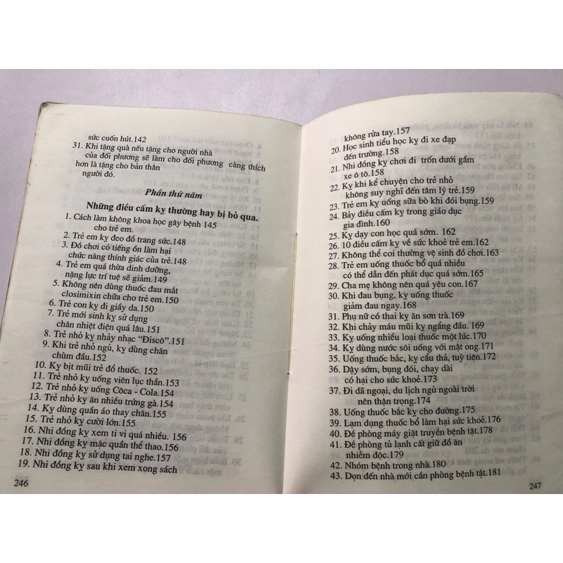 NHỮNG ĐIỀU CẤM KỴ VỀ NHÀ Ở HIỆN ĐẠI ( sách dịch) - 250 trang, nxb: 1999 305432