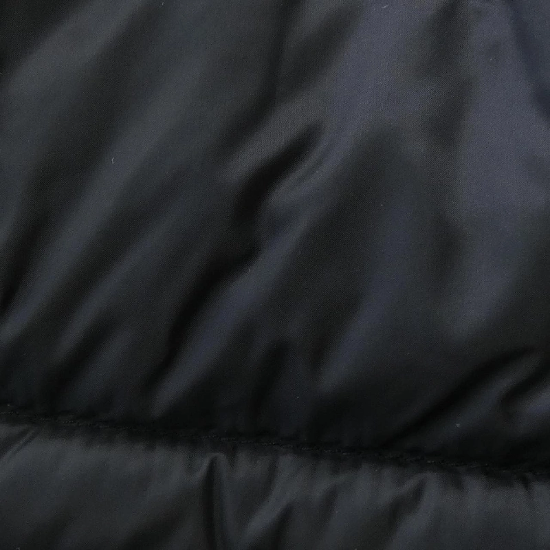 Áo khoác lông vũ MONCLER 642170