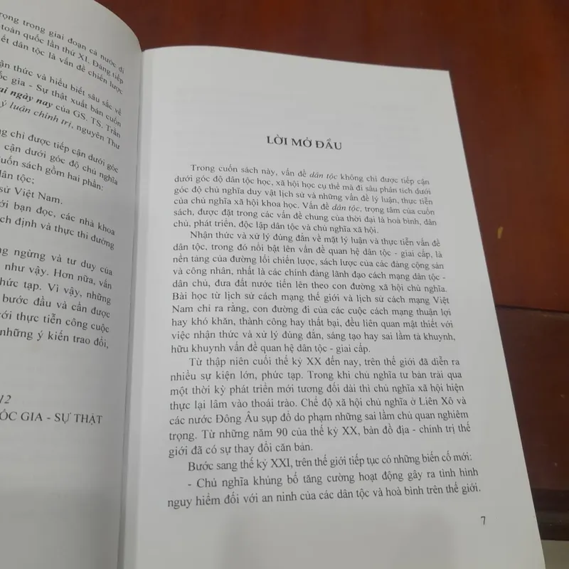 Trần Hữu Tiến - DÂN TỘC TRONG LỊCH SỬ VÀ TRONG THỜI ĐẠI 733879