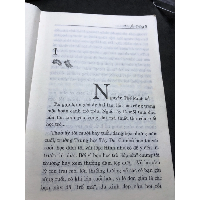 Thời áo trắng mới 70% ố bẩn có dấu mộc và viết nhẹ trang đầu 2003 Trần Thanh Giao HPB0906 SÁCH VĂN HỌC 914757