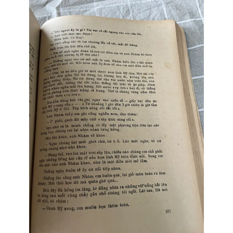 Truyện ngắn Việt Nam 1945-1985, sách khổ lớn , mọt ăn ít trang không ảnh hưởng chữ  795552