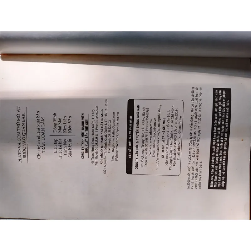 Plato và con thú mỏ vịt bước vào quán bar 720319