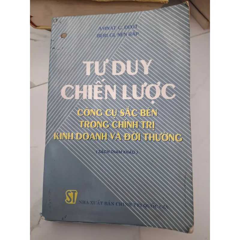 Tư duy Chiến lược: Công cụ sắc bén trong Chính trị, Kinh doanh và Đời thường 696462
