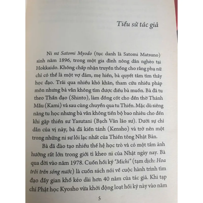 Hoa Trôi Trên Sông Nước - Satomi Myodo tác phẩm Văn Học Nhật Bản 690988