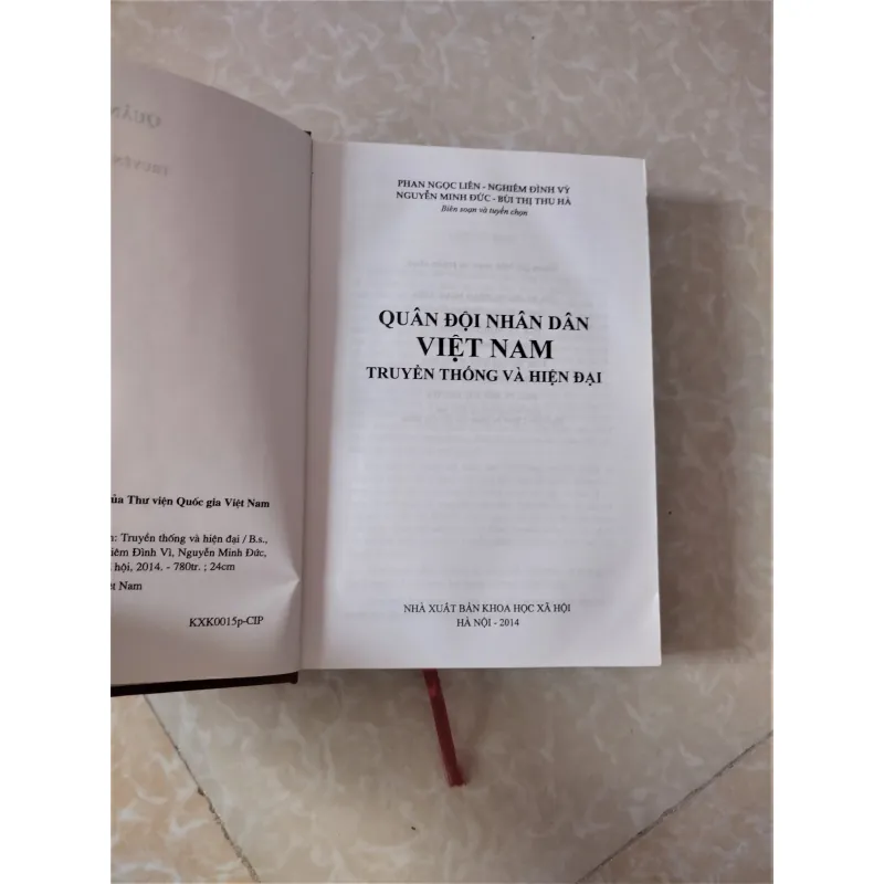 Sách: Quân đội nhân dân Việt nam - Truyền thống và hiện đại - Tác giả: Nhiều tác giả 708815