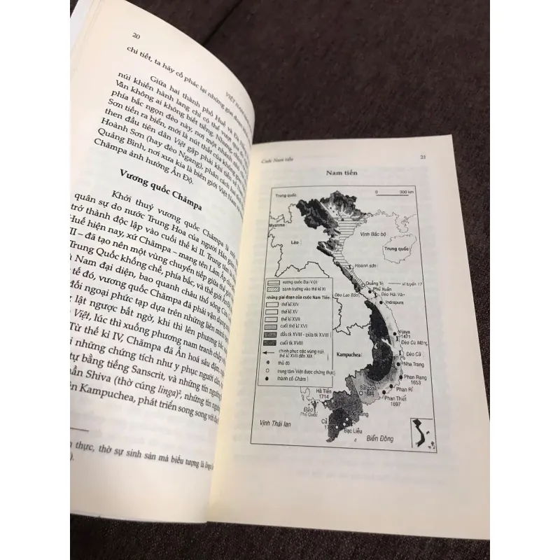 VIỆT NAM HÀNH TRÌNH MỘT DÂN TỘC - PHILIPPE PAPIN - NHÀ XUẤT BẢN GIẤY VỤN 2010 975798