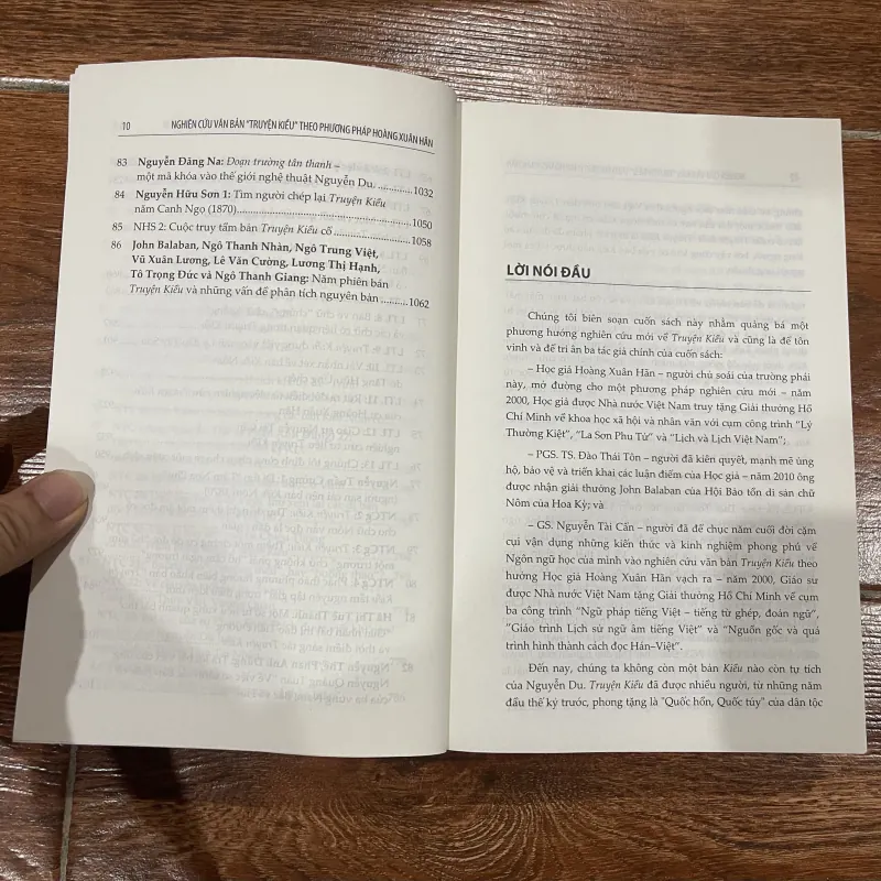 Nghiên cứu văn bản Truyện Kiều theo phương pháp Hoàng Xuân Hãn  (t4) 1004806