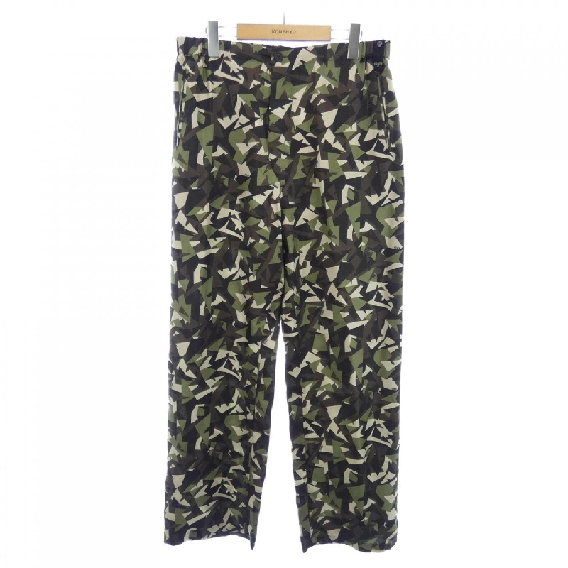 Quần FENDI - Hàng hiệu Authentic 899997