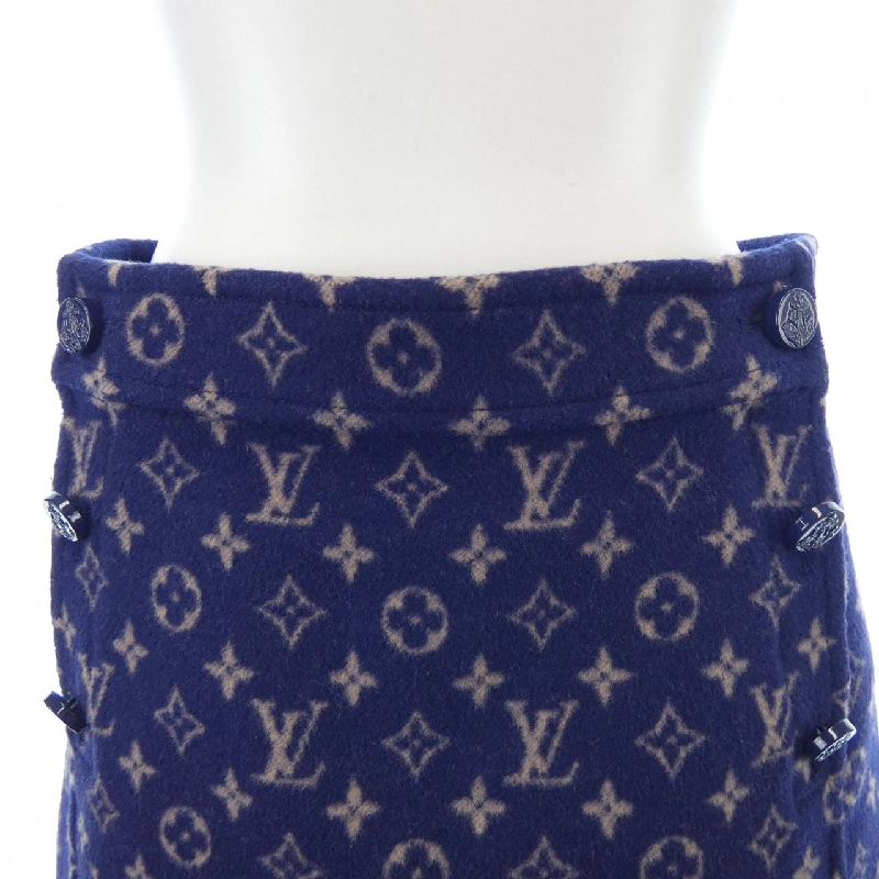 Váy LOUIS VUITTON 650000