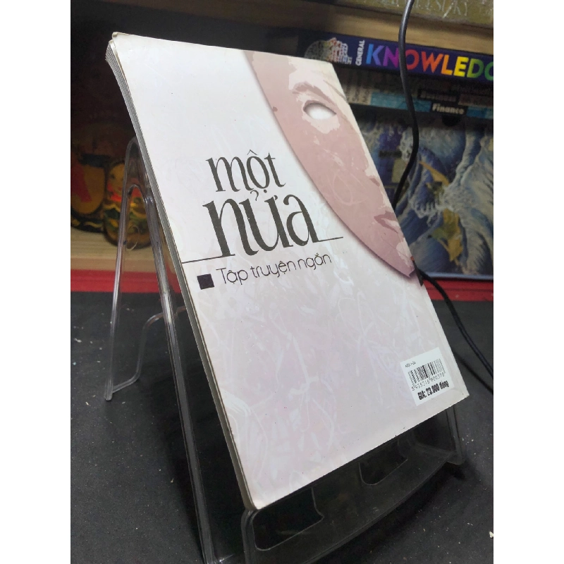 Một nửa 2010 mới 80% bẩn nhẹ Thu Huyền HPB0906 SÁCH VĂN HỌC 915009