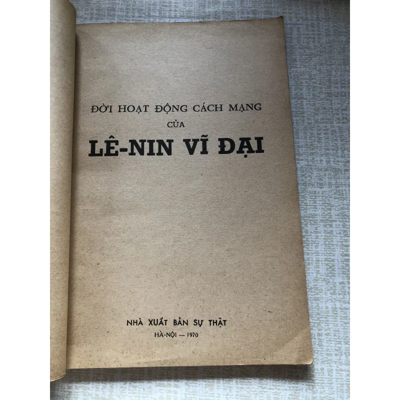 Đời hoạt động cách mạng của Lê-Nin vĩ đại 961374