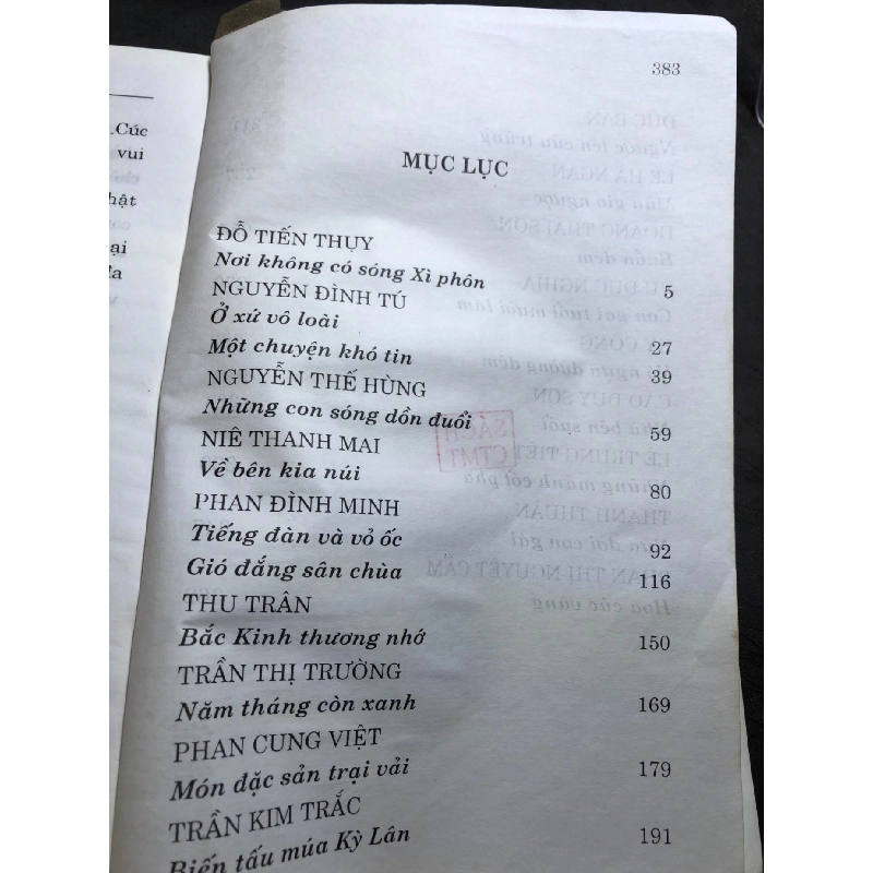 Hoa cúc vàng mới 70% bẩn cong ẩm nhẹ Nhiều tác giả HPB0906 SÁCH VĂN HỌC 915834