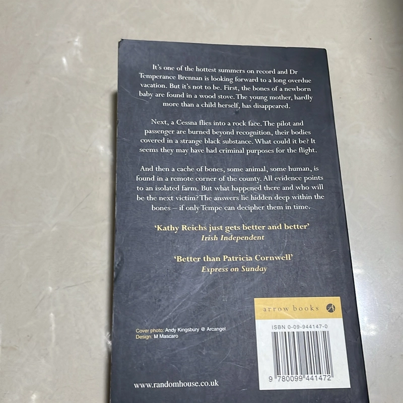 Bare Bones - Kathy Reichs 509314