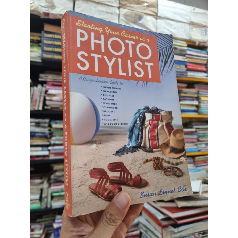 STARTING YOUR CAREER AS A PHOTO STYLIST : A COMPREHENSIVE GUIDE TO : Photo Shoots | Marketing | Business | Fashion | Wardrobe | Off-Figure | Product | Prop | Room Sets | Food Styling. (Susan Linnet Cox) 139607