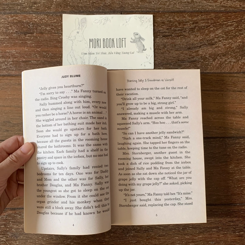 Sách ngoại văn Starring Sally J. Freedman as Herself – Judy Blume, Used, trình độ B2 498799