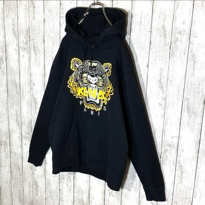 Áo hoodie Kenzo màu đen thêu logo mặt cọp (đầu hổ) chỉ vàng 760767