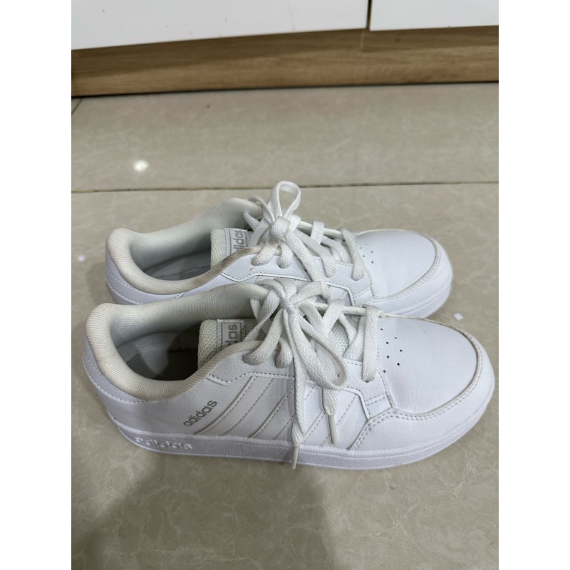 Giày thể thao adidas, size 37,5 70137