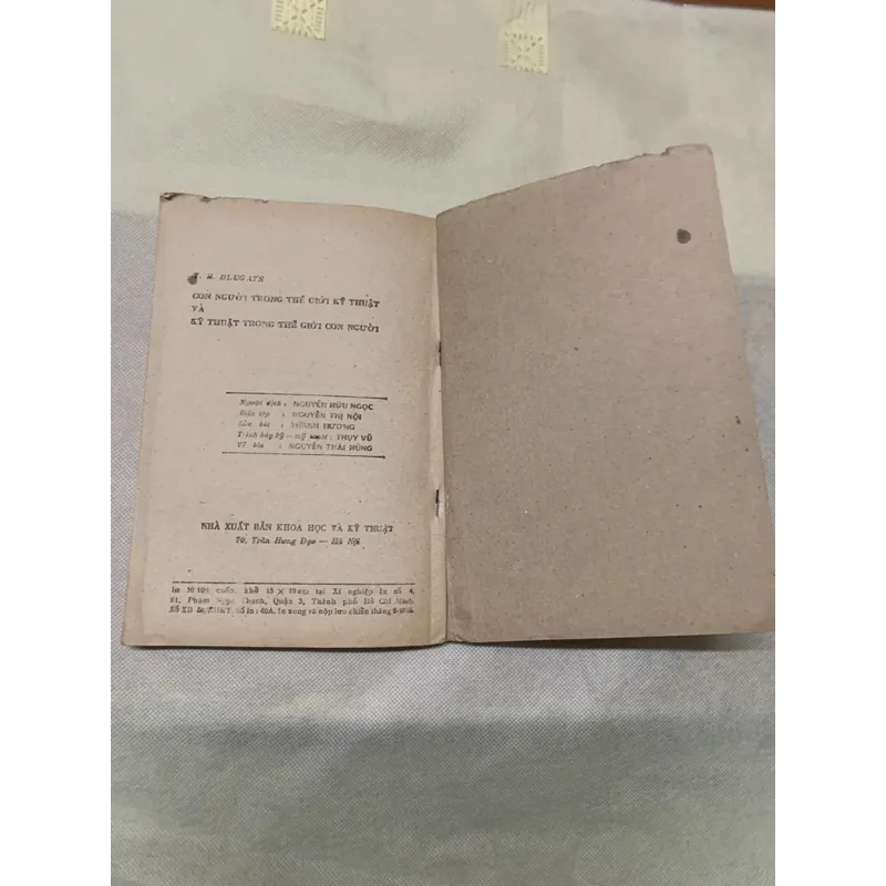 CON NGƯỜI TRONG THẾ GIỚI KỸ THUẬT VÀ KỸ THUẬT TRONG THẾ GIỚI CON NGƯỜI 738993