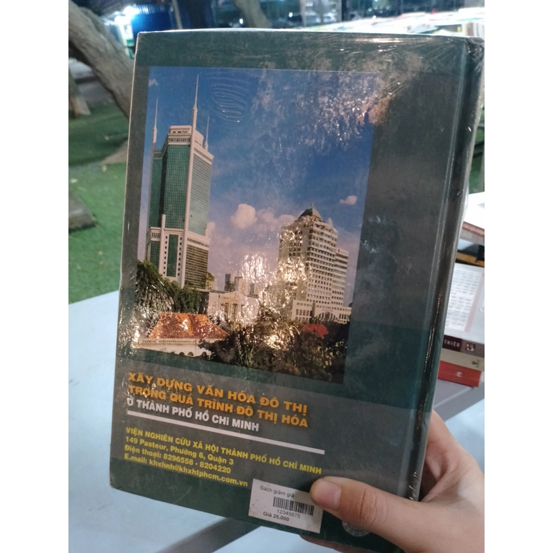 XÂY DỰNG VĂN HOÁ ĐÔ THỊ TRONG QUÁ TRÌNH ĐÔ THỊ HOÁ Ở THÀNH PHỐ HỒ CHÍ MINH  530310