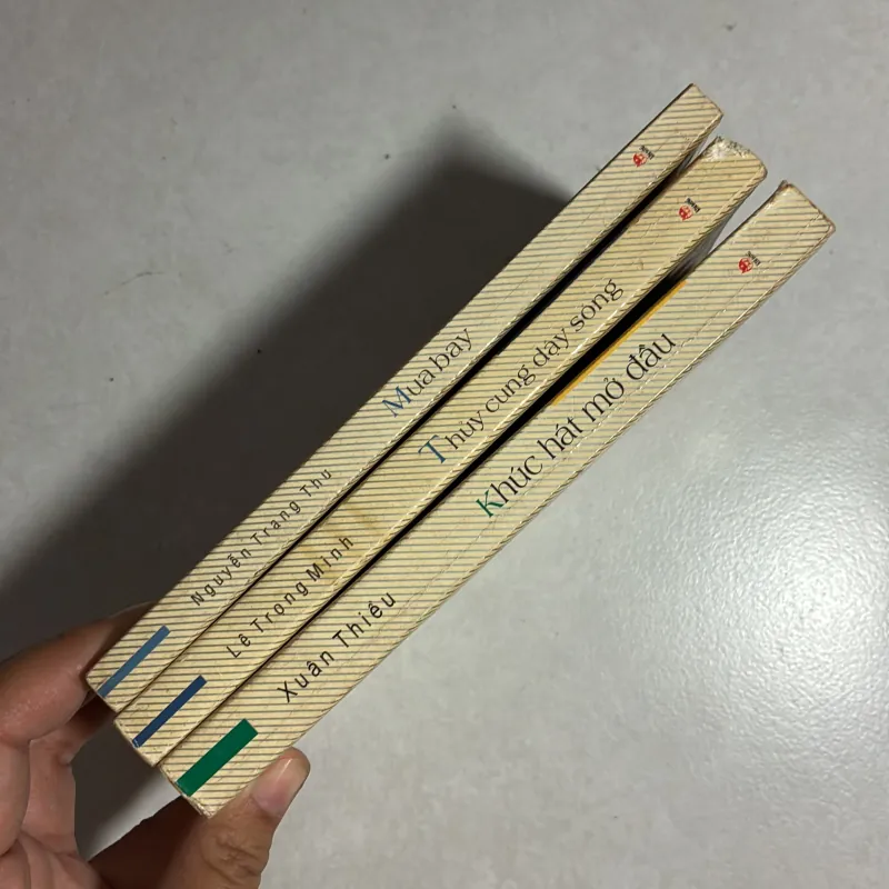 Mùa bay/ Thuỷ cung dậy sóng/ Khúc hát mở đầu (3 cuốn) 784828