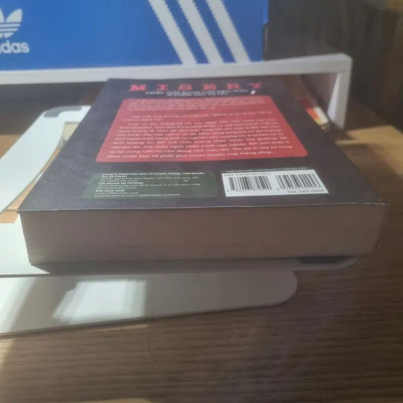 Misery - Chiếc máy đánh chữ đẫm máu ở vùng núi tuyết - Stephen King - 1980 Novel (sách cũ) 766356