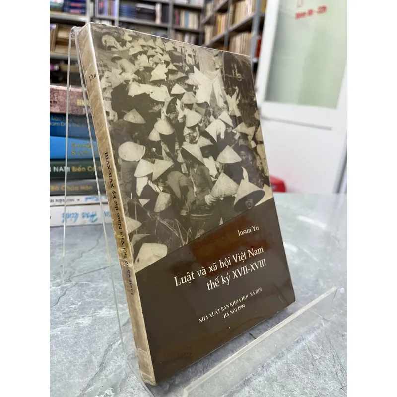 LUẬT VÀ XÃ HỘI VIỆT NAM THẾ KỶ XVII - XVIII 720362