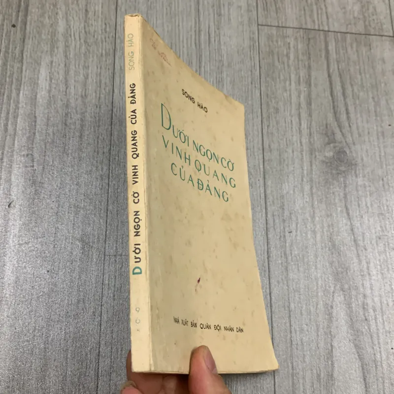 Dưới ngọn cờ vẻ vang của đảng - song hào. 1965. 10a3 1025786