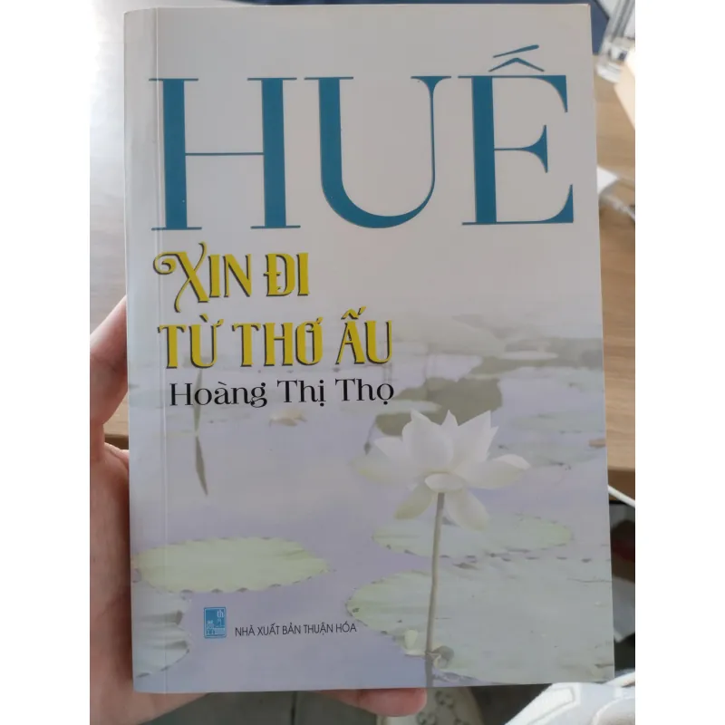 Tác phẩm "Huế, xin đi từ thơ ấu" của nhà báo Hoàng Thị Thọ 997417