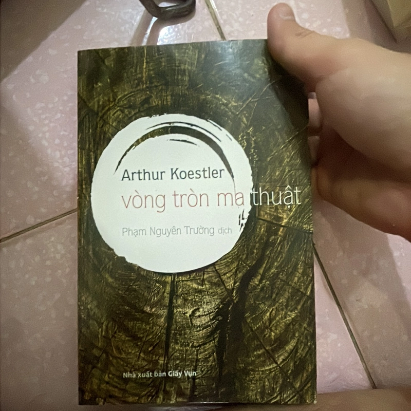 Vòng tròn ma thuật arthur koestler 462135