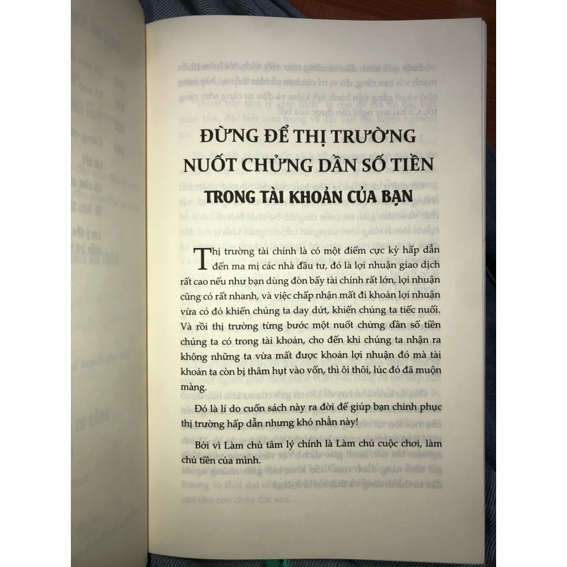 Thoát bẫy tâm lý giao dịch trong chứng khoán (Bìa cứng) 525653