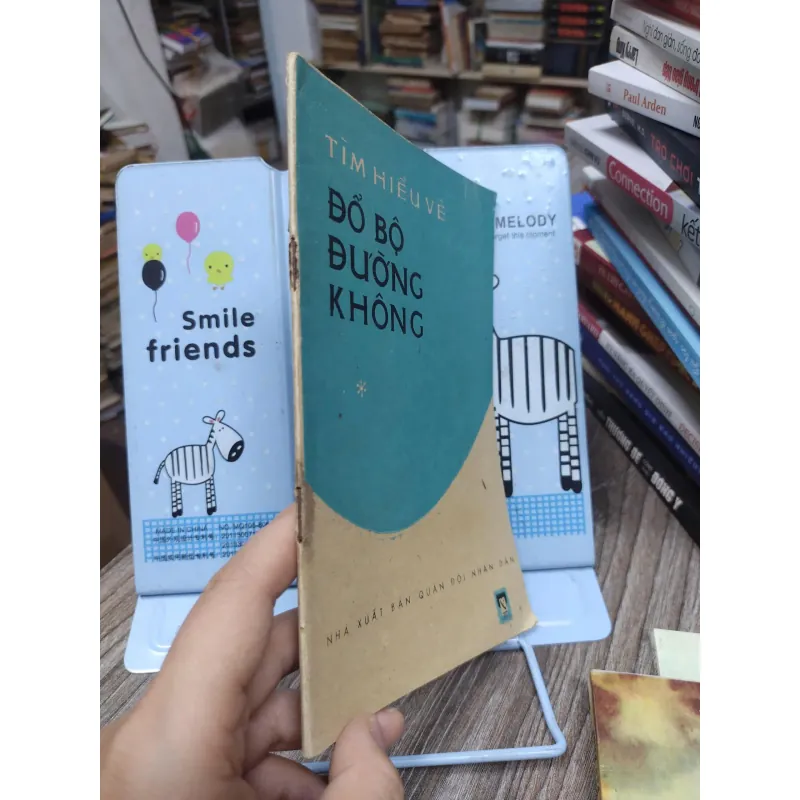 Sách: Tìm hiểu về đổ bộ đường không (A2) - Tác giả: Nhiều tác giả 674677